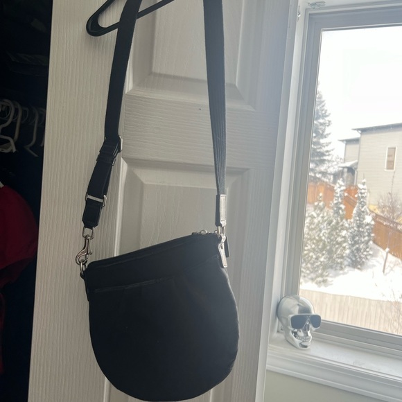 Coach signature cross body bag - Picture 2 of 2